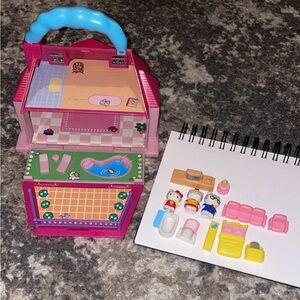 Vintage 2000s Portable Hello Kitty dollhouse